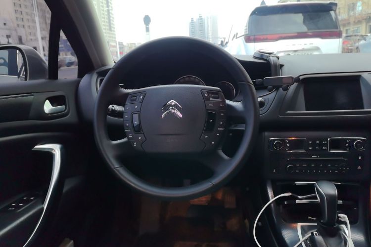 雪铁龙C5 2014款 1.6T 自动尊享型中控内饰13