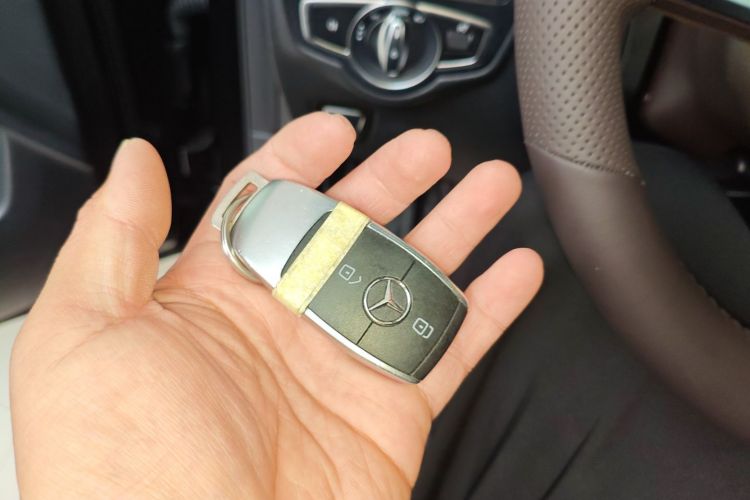 奔驰GLC 2022款 改款 GLC 260 L 4MATIC 动感型中控内饰7001