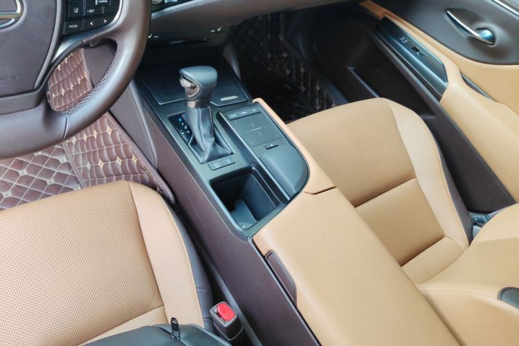 雷克萨斯ES 2020款 200 卓越版中控内饰18