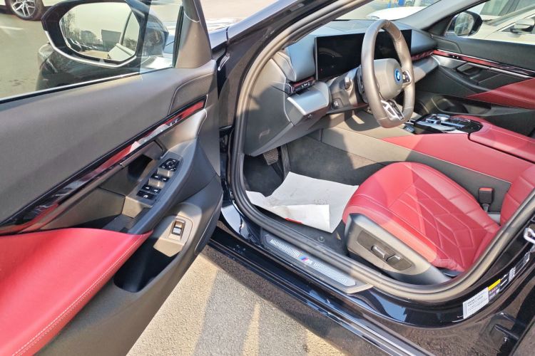 宝马i5 2024款 eDrive 35L M运动套装中控内饰20