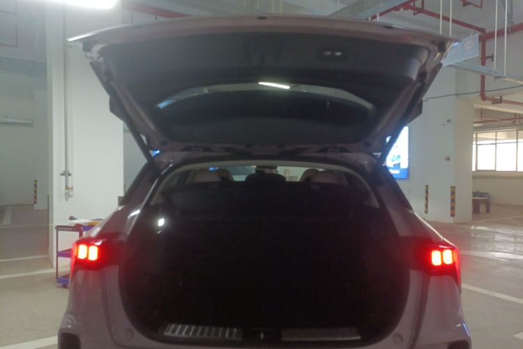 领克06 2021款 1.5T Shero粉色特别版机舱底盘23