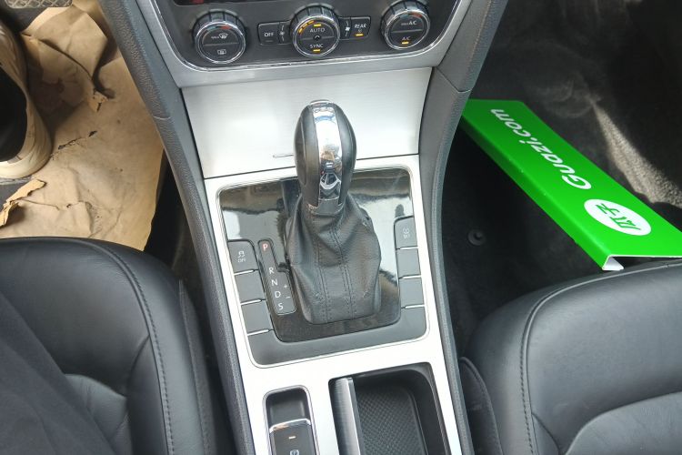 大众 帕萨特 2015款 1.8TSI DSG尊荣版中控内饰18