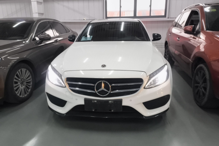 奔驰C级 2018款 C 200 运动版车身外观2