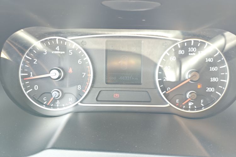 陆风X7 2015款 2.0T 全景尊贵版局部细节14