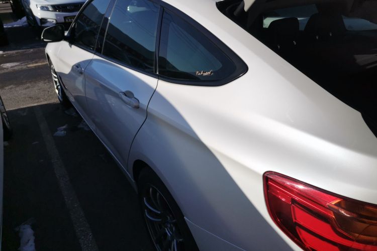 宝马3系GT 2014款 320i 领先型车身外观4