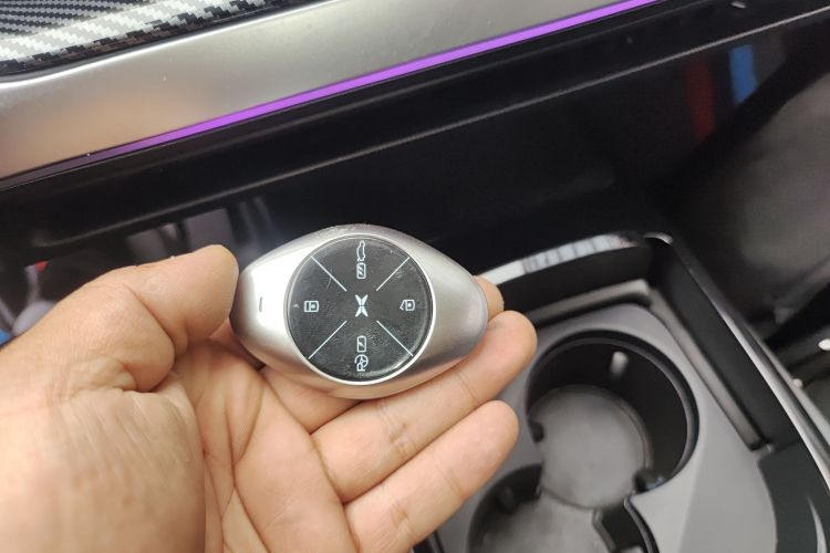 小鹏P7 2020款 670E中控内饰11