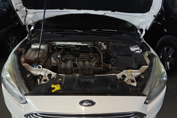 福特 福克斯 2017款 三厢 1.6L 自动风尚型智行版局部细节24