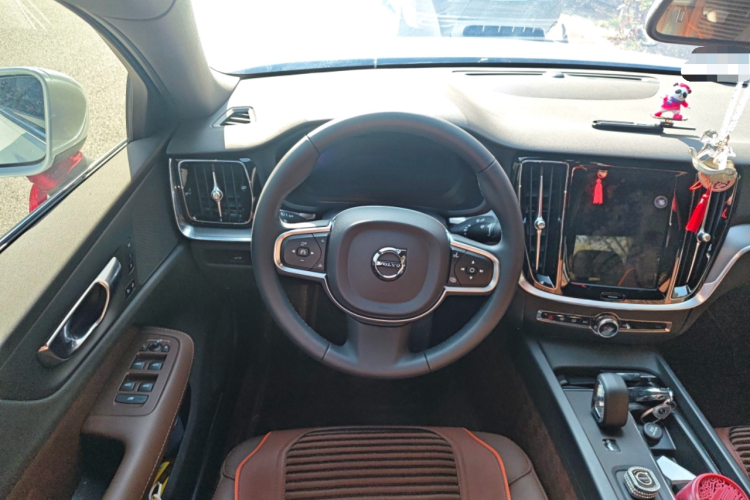 沃尔沃S60 2025款 B4 智逸豪华版中控内饰13