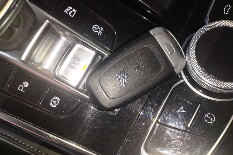 红旗H9 2020款 3.0T 智联旗领四座版中控内饰11