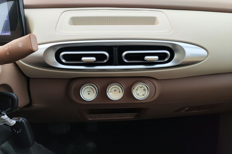 五菱汽车 宏光MINIEV 2025款 四门版 进阶款中控内饰16