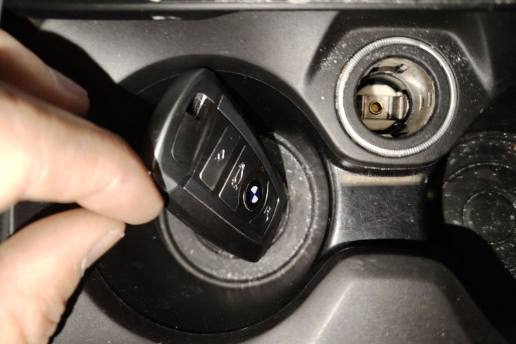 宝马2系(进口) 2019款 225i 敞篷轿跑车 运动设计套装中控内饰7001