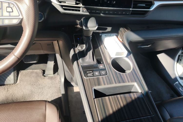 丰田 赛那SIENNA 2023款 2.5L混动 铂金版中控内饰18