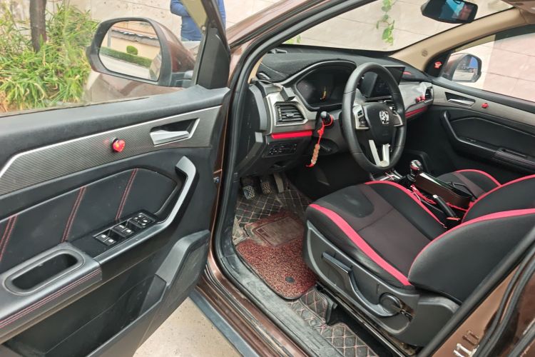 北汽威旺M50F 2017款 1.5L 标准型中控内饰20