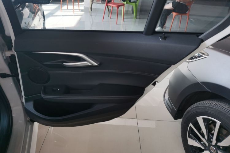 宝马1系 2020款 120i M运动套装中控内饰45