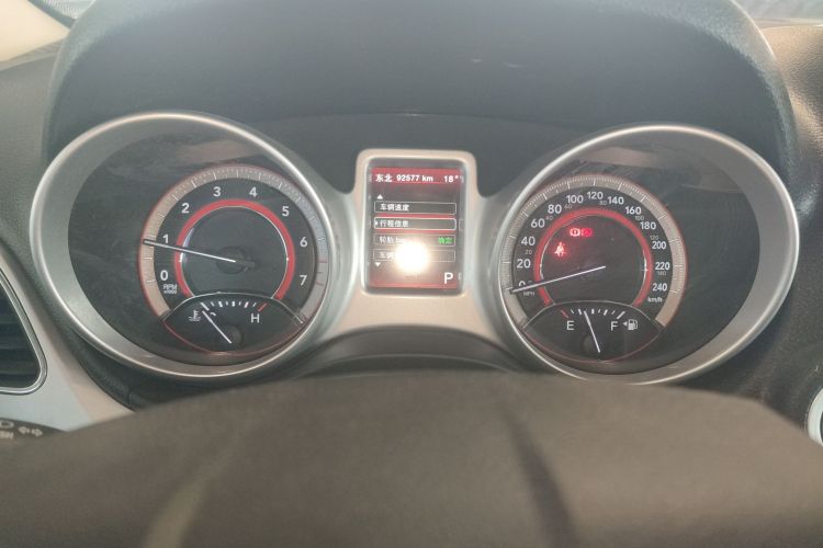 道奇 酷威 2013款 2.4L 两驱尊尚版中控内饰14