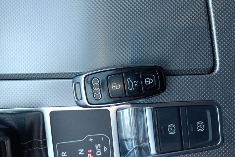 奥迪A6L 2020款 45 TFSI 臻选动感型中控内饰11