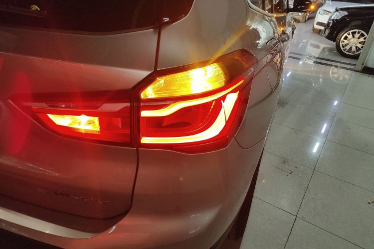 宝马X1 2019款 sDrive20Li 领先型车身外观9