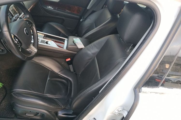 捷豹XF 2014款 XF 2.0T 豪华版中控内饰19