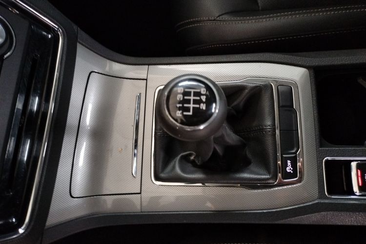 荣威RX5 2016款 20T 两驱手动旗舰版局部细节18