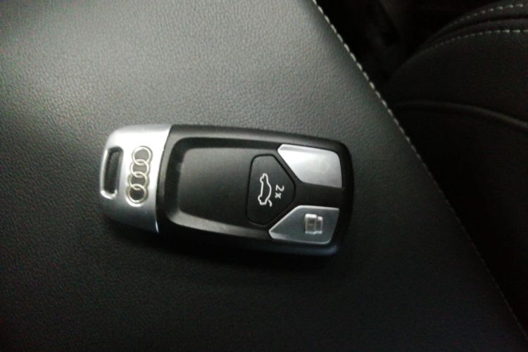 奥迪A4L 2020款 40 TFSI 豪华动感型中控内饰7001