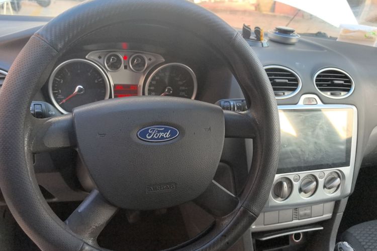 福特 福克斯 2013款 两厢经典 1.8L 手动基本型中控内饰13