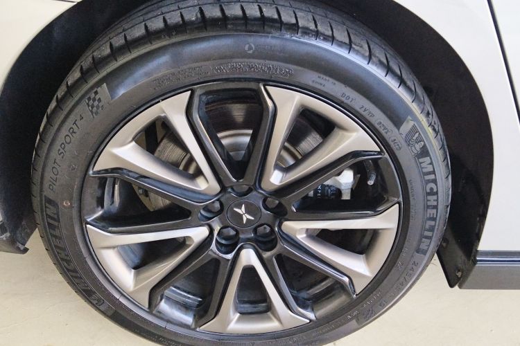 小鹏P7 2022款 480N+车身外观6001