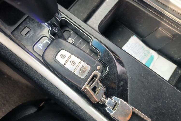 现代 索纳塔 2015款 经典 2.0L 自动豪华版中控内饰11