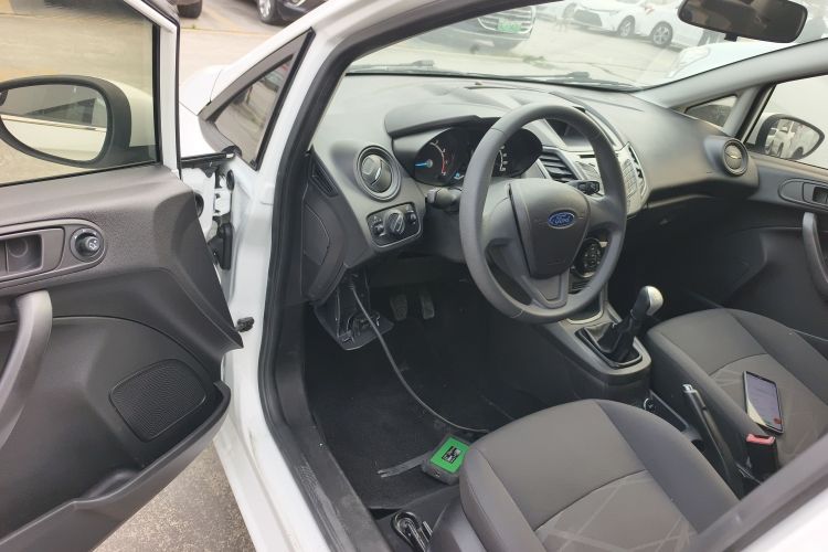 福特 嘉年华 2013款 两厢 1.5L 手动风尚型中控内饰7003