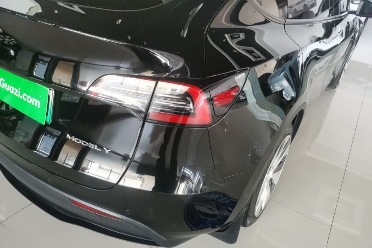 特斯拉 Model Y 2022款 改款 后轮驱动版车身外观9