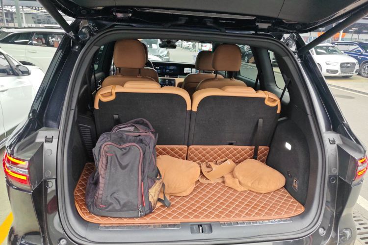 理想汽车 理想ONE 2021款 增程6座版机舱底盘23