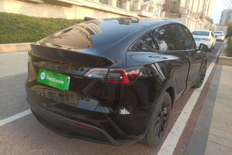 特斯拉 Model Y 2021款 标准续航后驱版车身外观7