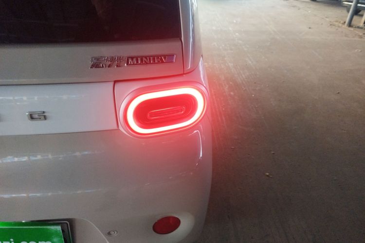 五菱汽车 宏光MINIEV 2024款 第三代 215km 青春版车身外观9