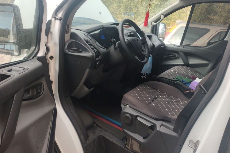 福特 全顺 2019款 2.0T柴油多功能商用车短轴低顶6座国VI中控内饰20