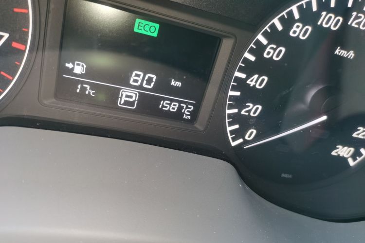 日产 轩逸 2012款 1.6XE CVT舒适版中控内饰15