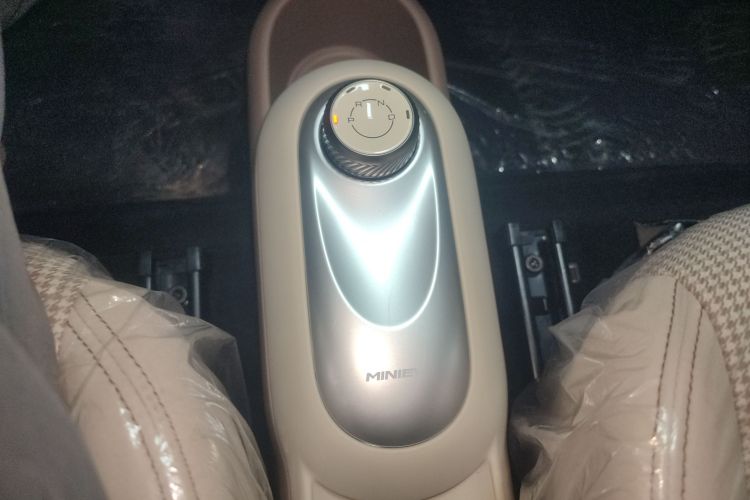 五菱汽车 宏光MINIEV 2025款 四门版 臻享+款中控内饰18