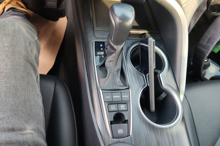 丰田 凯美瑞 2021款 双擎 2.5HG 豪华版中控内饰18