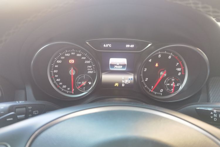 奔驰GLA 2018款 GLA 220 4MATIC 运动型局部细节14