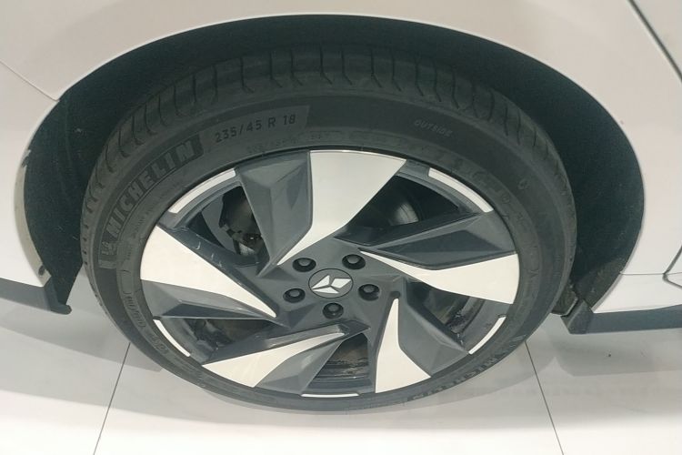 灵悉L 2024款 头号玩家版车身外观6008