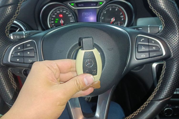 奔驰CLA 2017款 改款 CLA 200 时尚型中控内饰11