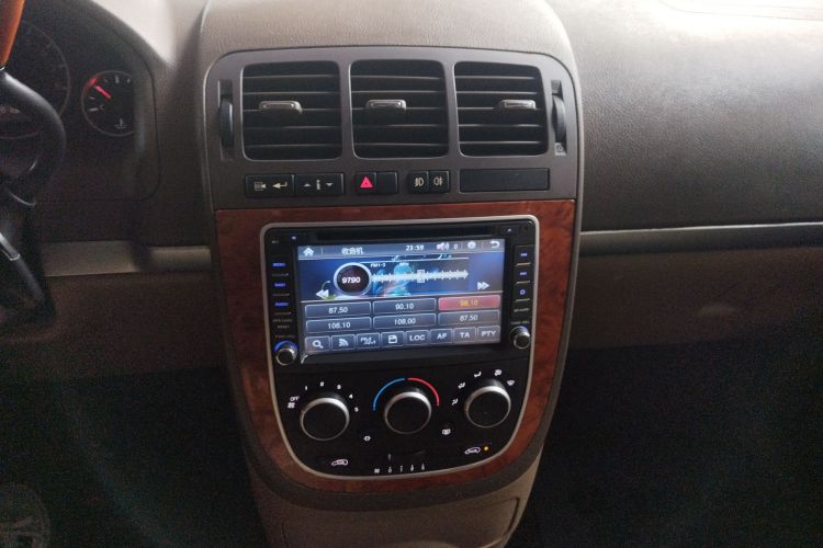 别克GL8 2014款 2.4L 经典版中控内饰16