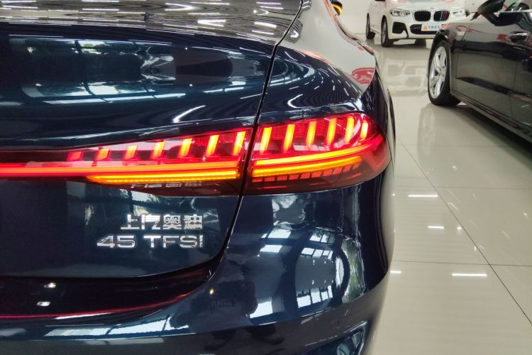 奥迪A7L 2022款 45 TFSI S-line 筑梦未来版车身外观6006