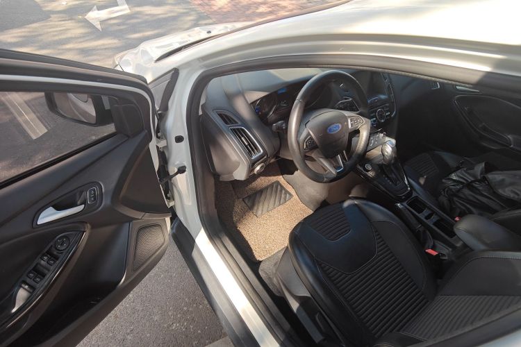 福特 福克斯 2018款 三厢经典 EcoBoost 125 自动超能风尚型智行版中控内饰20