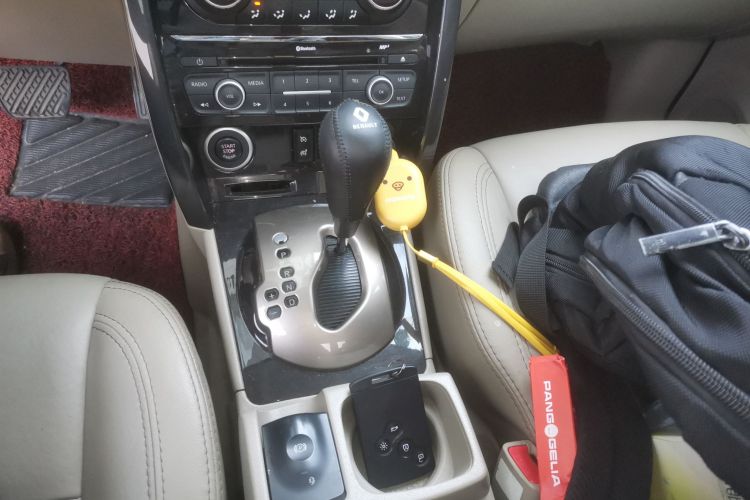 雷诺 科雷傲(进口) 2013款 2.5L 两驱舒适版中控内饰18