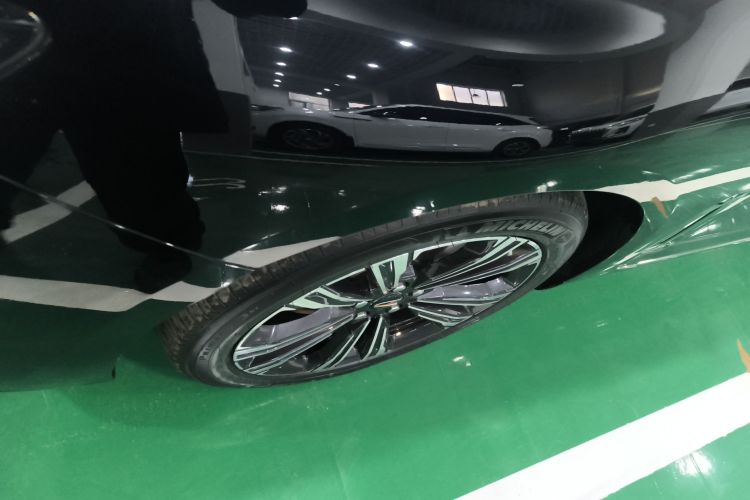 红旗H9 2024款 2.0T 旗享 私享风尚版车身外观6007