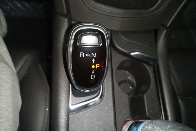 凯迪拉克XT5 2017款 周年庆版 25T 豪华型中控内饰18