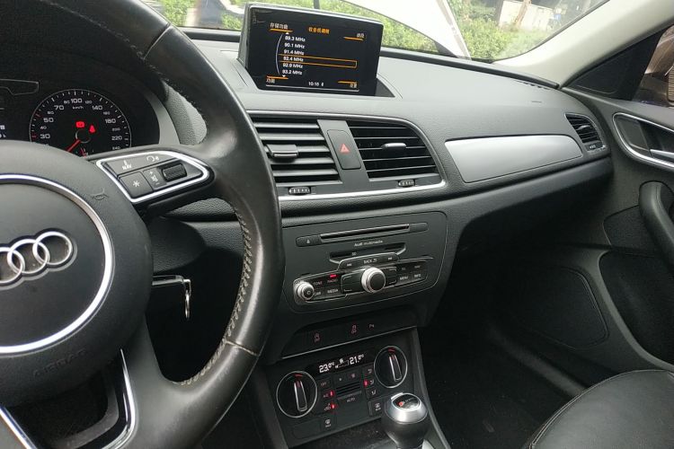 奥迪Q3 2018款 30周年年型 30 TFSI 时尚型中控内饰16