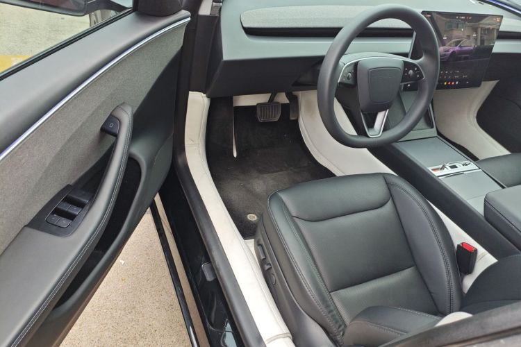 特斯拉 Model 3 2023款 后轮驱动版中控内饰7003