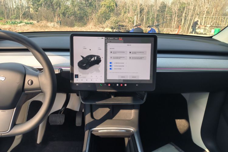 特斯拉 Model Y 2023款 后轮驱动版中控内饰16