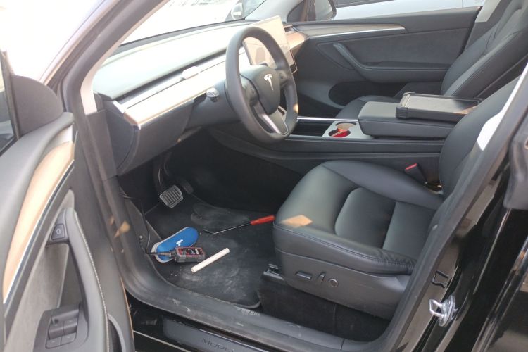 特斯拉 Model Y 2021款 长续航全轮驱动版 3D7局部细节19