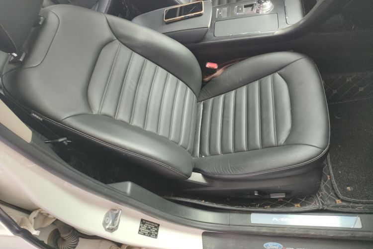 福特 蒙迪欧 2017款 改款 EcoBoost 180 时尚型局部细节41